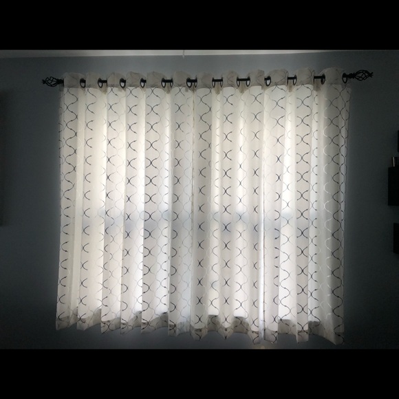 Curtain panels - Picture 2 of 2